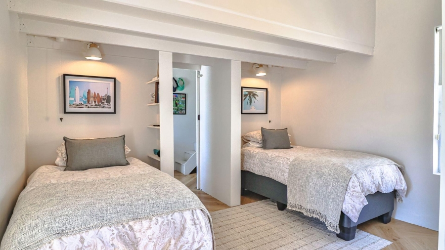 4 Bedroom Property for Sale in De Kelders Western Cape